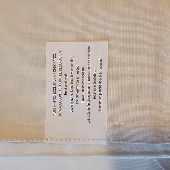 Table linens - Picture 2 of 2